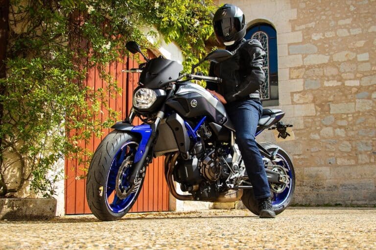 découvrez notre guide complet sur l'assurance moto : conseils pratiques, comparatifs de prix, et astuces pour choisir la meilleure couverture pour votre véhicule. protégez-vous et votre moto en toute sérénité.