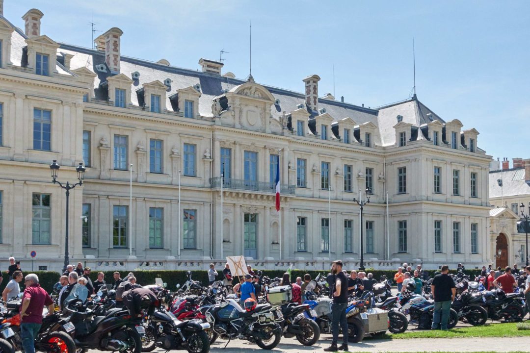 découvrez la meilleure mutuelle pour motards à grenoble, offrant des garanties adaptées à vos besoins et des services supplémentaires pour une sécurité optimale sur la route.