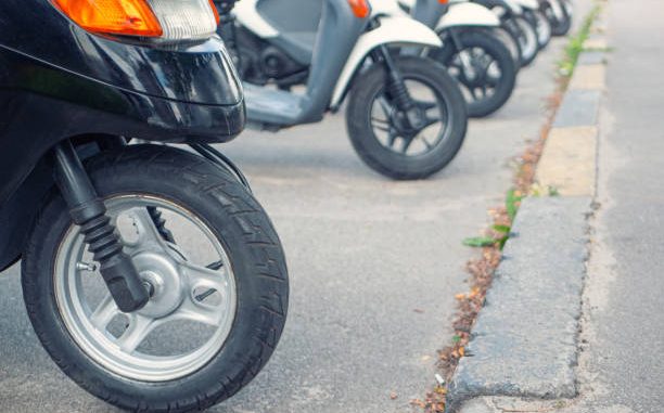 découvrez notre guide complet sur l'assurance scooter : choix des garanties, conseils pour économiser, et informations sur les meilleures offres. protégez votre deux-roues et roulez en toute tranquillité !