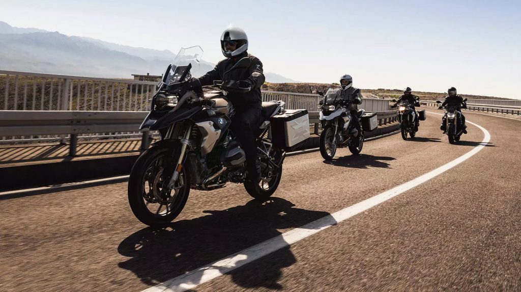 découvrez notre sélection de motos d'occasion bmw avec garantie. profitez d'une qualité certifiée et d'un service fiable pour des balades inoubliables. achetez l'esprit tranquille avec notre assurance sur chaque moto.